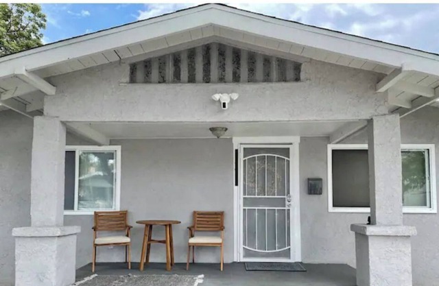 CLEAN|LUXURIOUS| COZY HOME| 2.4MILES FROM DISNEY