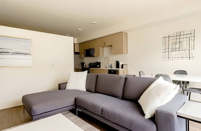 Clean+Modern 1BR in Redmond 4 | FastWifi | Gym
