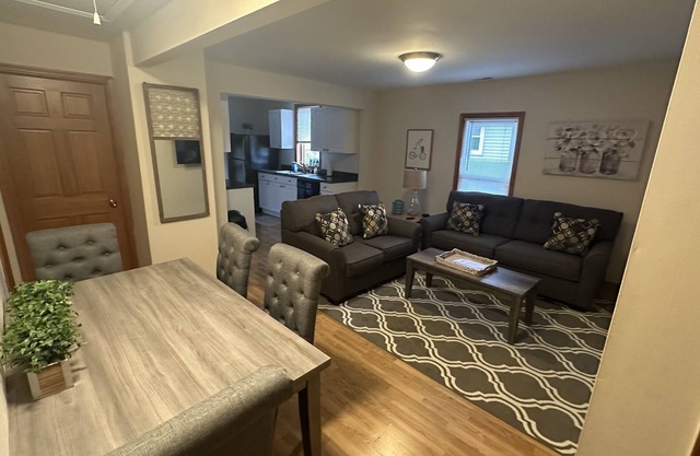 Clean Newly remodeled 2 bedroom apartment