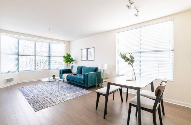 Clean South Beach 1BR w/Sauna & Pool, near Oracle Park, by Blueground