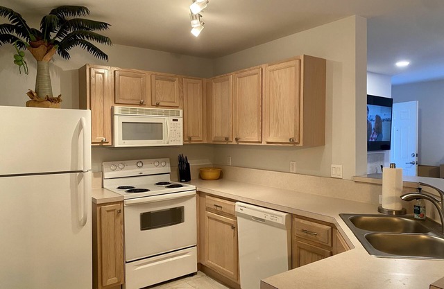 Clean & Updated Condo - Close to Mayo Clinic, Shopping & More!