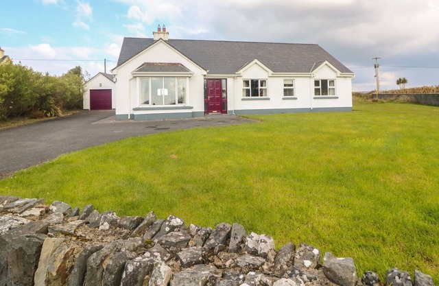 CLEARY COTTAGE, pet friendly in Miltown Malbay, County Clare