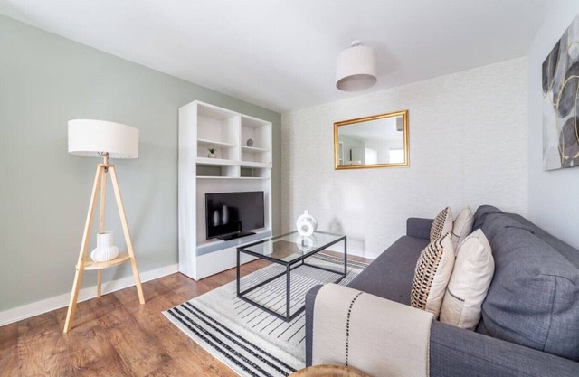 Clerkenwell Flat by Whitecross Street Market