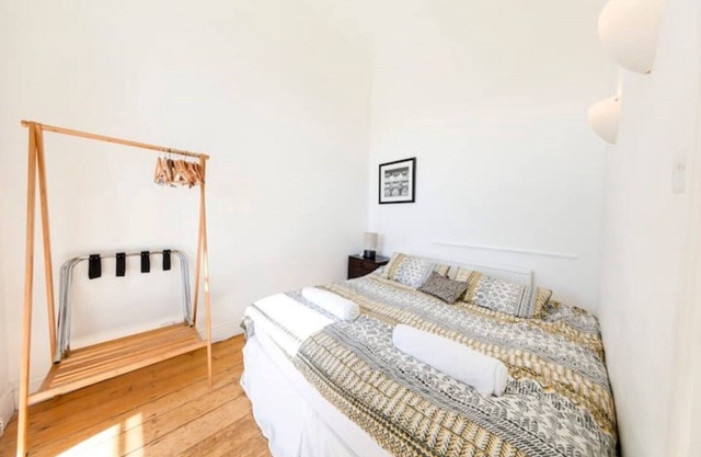 Clifton Georgian Balcony Apt - Simply Check In