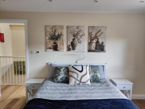 Clifton House O2 & Excel Rooms with private bathroom and Breakfast option