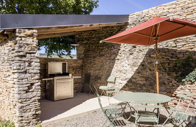 Clos Poirier - Stunning & luxurious village house with 2 bedrooms & garden