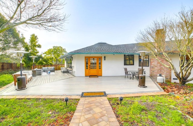 Close to Beaches and Hiking Beautiful Aptos Abode