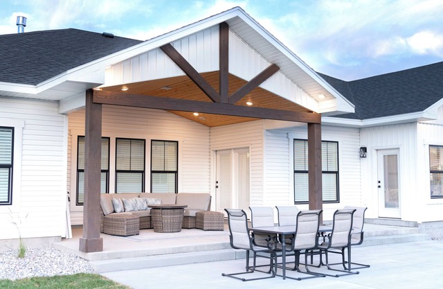 Close to BYU-I and YellowstonenNew Modern Farmhouse in a Family Neighborhood.