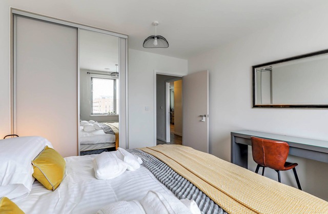 Close to Canning Town Station, O2 Arena, Excel Centre & London City Airport.n