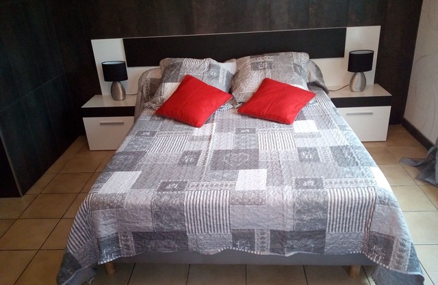 Close to center, comfort room in air-conditioned villa sauna, billiard, garden