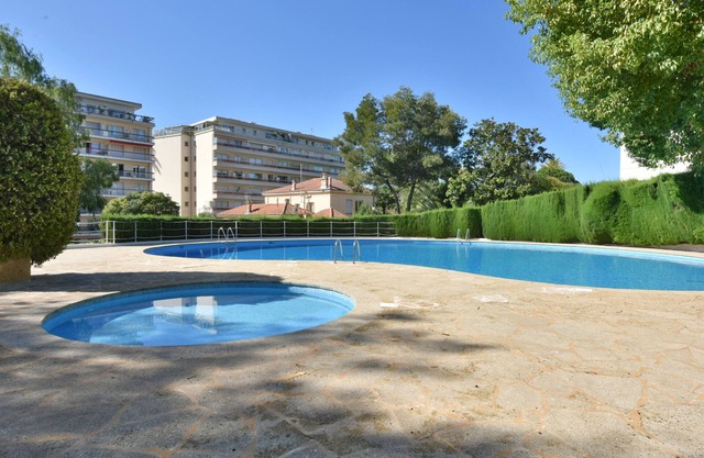 Close to downtown Cannes, swimming pool and sea view
