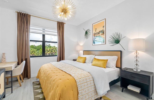 Close to DT Tampa~Newly Designed Town Home