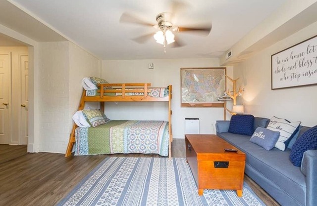 Close to Skyliine Drive Wintergreen Cozy and Private