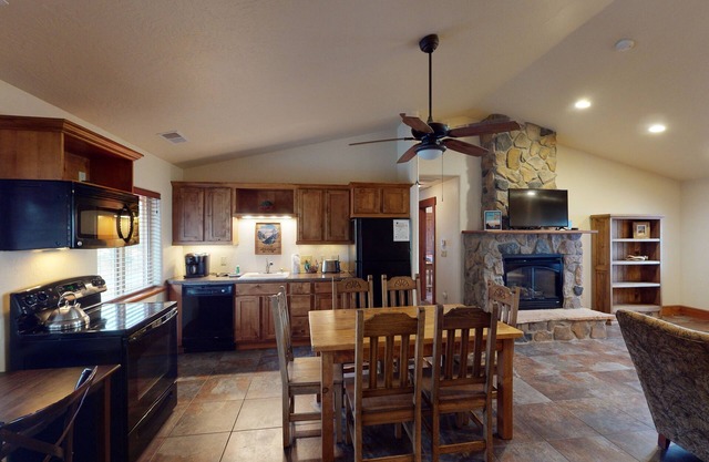 Close to Slopes | Modern | Great Views | Aspen Condo