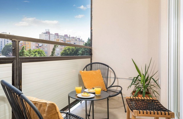 Close to the Beach and the Mall - Sunny Pula