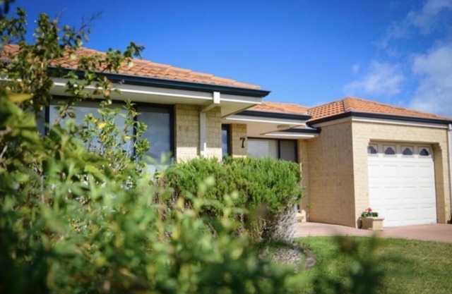 Close to the beach, STRA6450H9X87W00