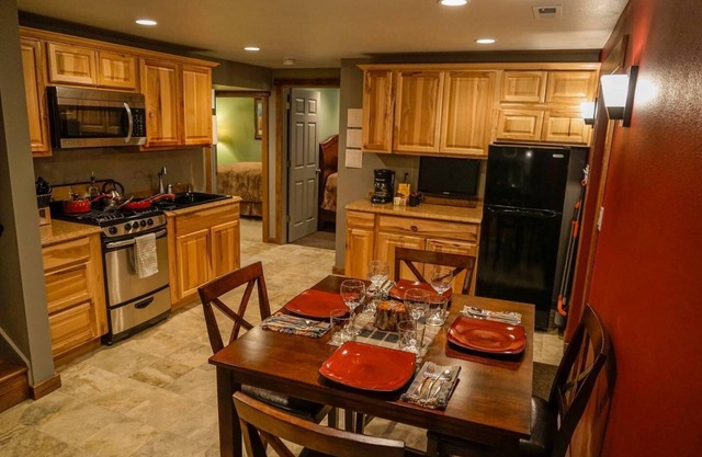 Close to UM & Downtown. Refurbished 1350 sq ft w/Gym, Laundry, Kitchen, Patio.