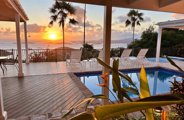 Cloud Nine! Spectacular Sunsets, Privacy, Pool, Spa & AC- Near Town & Beaches!