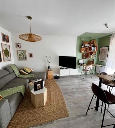 Clovis - Hypercentre avec balcon et parking