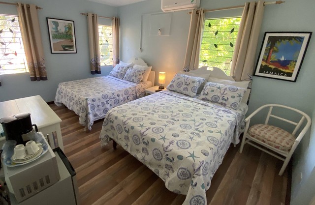 Coastal DeLuxe at The Blue Orchid B&B with Pool