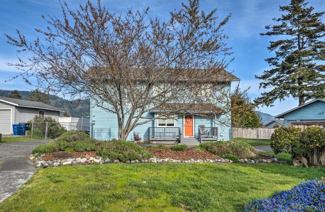 Coastal Haven Getaway about 1 Mi to Mill Beach!