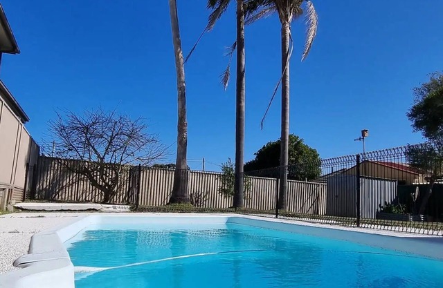 Coastal Haven: Spacious 3 Bedroom Home, Long Jetty