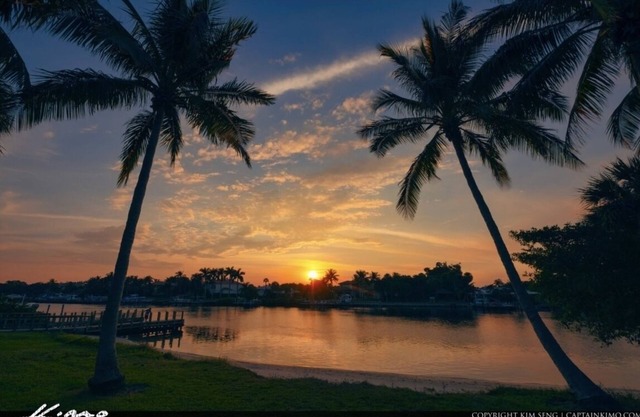 Coastal house in Juno beach with heated saltwater pool. Walk to the local beach.