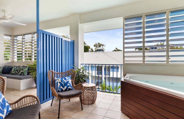 Coastal Luxe 2BR Apartment + Spa Studio with Lagoo