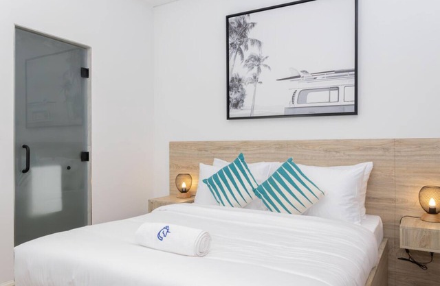 Coastal Retreat: Elegant Room by Sunset Beach