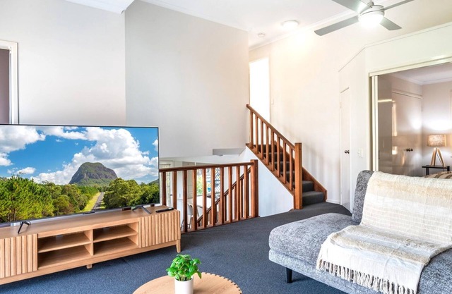 Coastal Style Living 2 Bed & Study Retreat