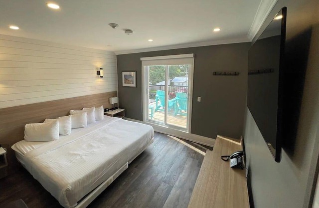 Coastal Suites (Room 3) , Grand Bend