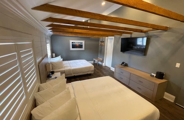 Coastal Suites (Room 4), Grand Bend