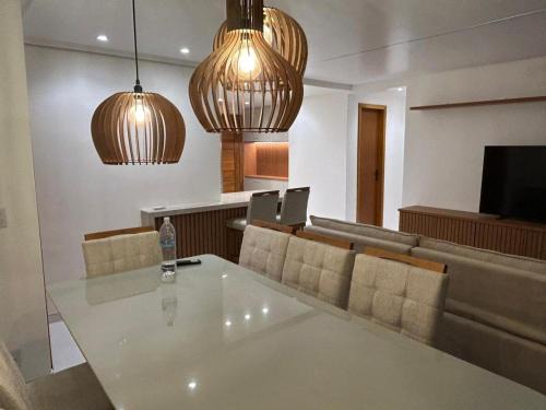 Cobertura pé na areia, 3 suítes e área externa