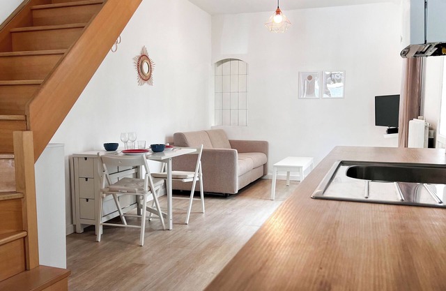 Coccon 1 minute from Paris, the metro and the woods