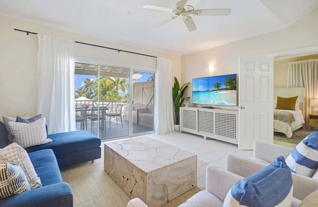 Coconut Bay Villas #116 - Ocean View 2 BR & Pool
