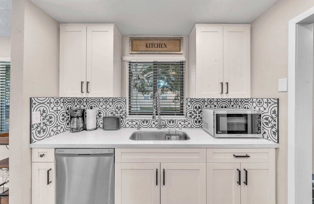 Coconut Bungalow - Modern 3/1 in Grove Bay