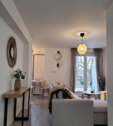 Cocooning House 212 Suite COSY SUNSHINE appartement Aeroport Paris Roissy CDG et Parc Asterix