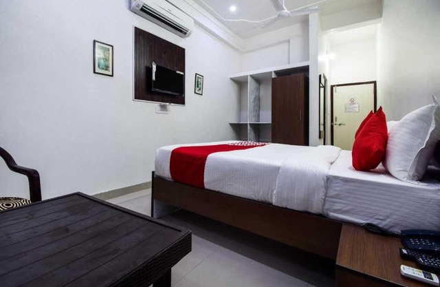 Collection O Vallabh Villas