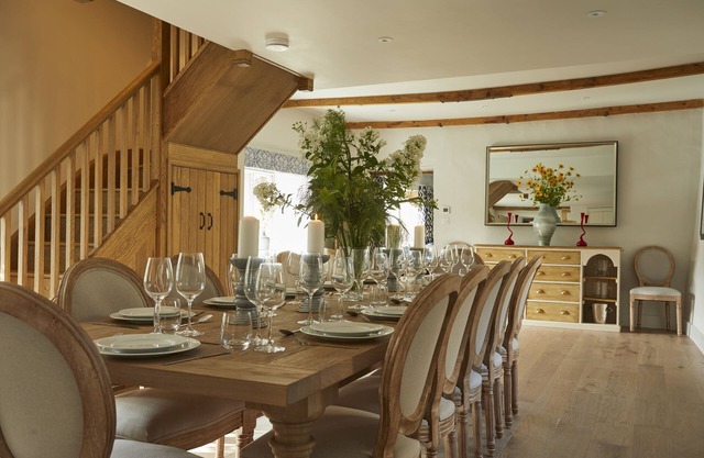 Coln Cottage & The Hideaway