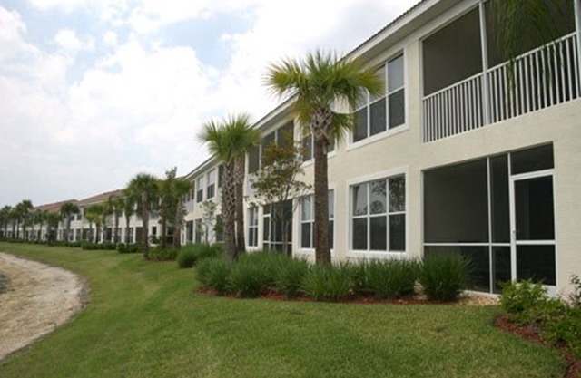 Colonial Country Club, GATED private Golf Community - Beautiful Water View
