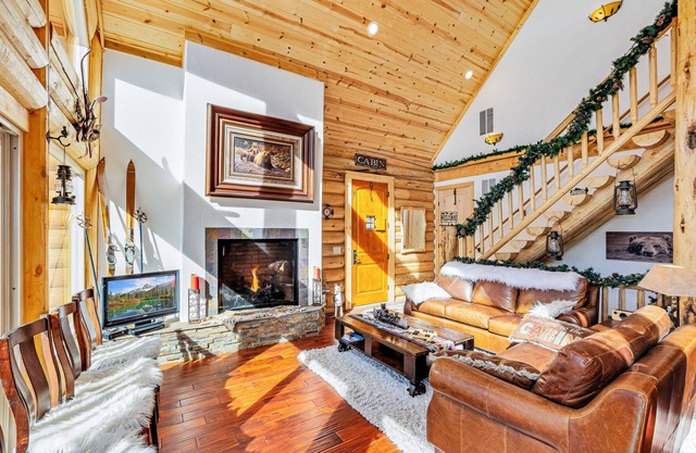 Colorado Log Home on shoreline of Silver Lake