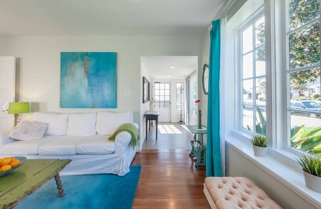 Colorful Boutique 3 bedroom Home -Close to Beach - LMU- Near Golf Course - LAX