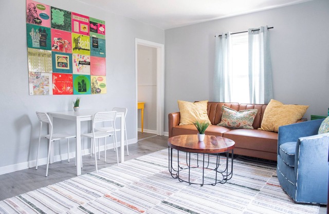 Colorfully fun, Pet-friendly Home in Lynchburg , Virginia with fire pit