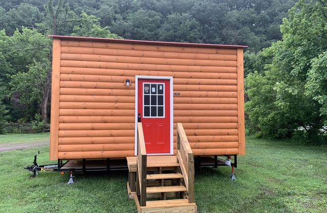 Come Enjoy a Cozy Getaway Cabin on The River