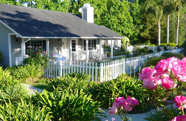 COME TO SAN DIEGO! CHARMING COTTAGE IN PARK-LIKE SETTING - 5 MINS FROM FRWY