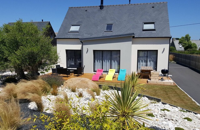 Comfortable Villa "Le Temps de Vivre" with kayak and paddles 300 m from the beaches