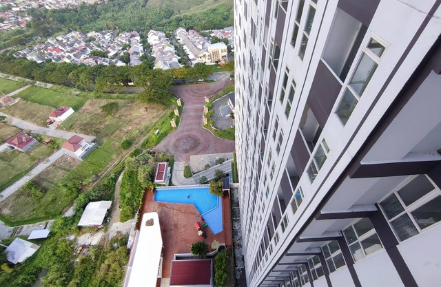 Comfort 1Br At Amartha View Apartment
