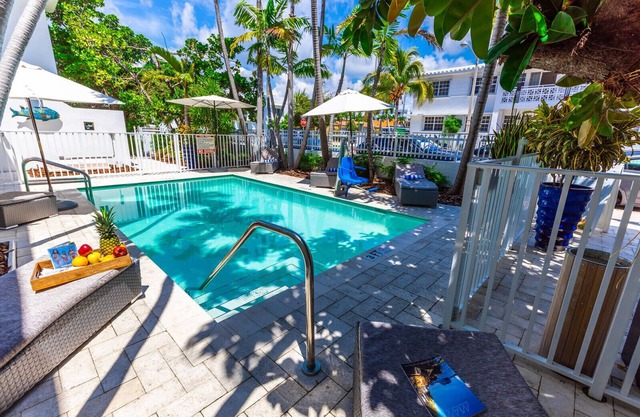 Comfort and Convenience! 2 Relaxing Units w/Kitchenette, Onsite Pool, Courtyard