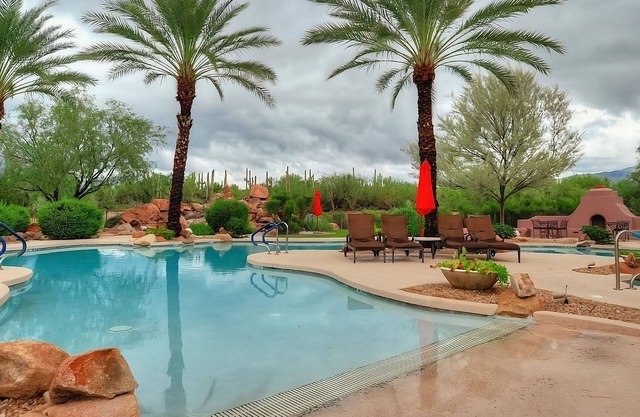 Comfort and Relaxation! Swimming Pool, Full Kitchen, Free Parking!