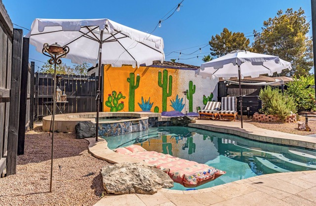 Comfort and relaxation in this charming mid-century house.